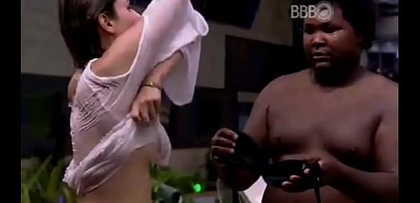  Ana Paula troca de biquini e mostra a buceta BBB16